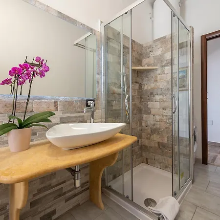 Casa Con Ampio Cortile
